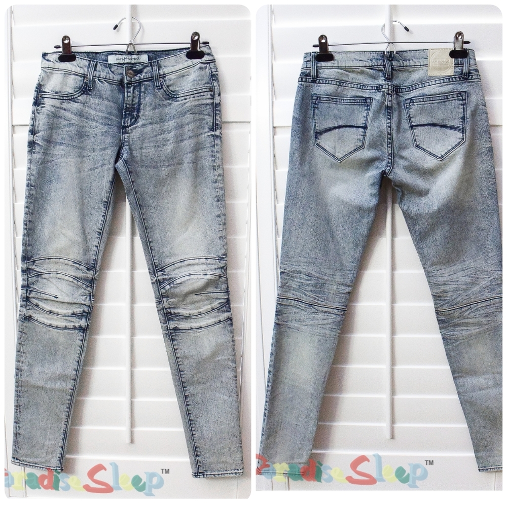 *Driftwood* Womens Distressed Skinny Light Wash Jeans. Size 26